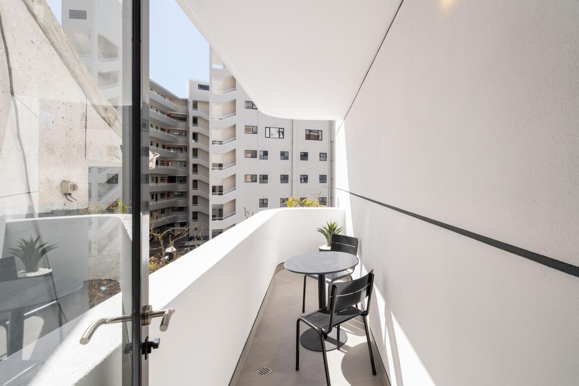 Flamingo 209: Sea Point Aprt With Mountain Views Apartment *