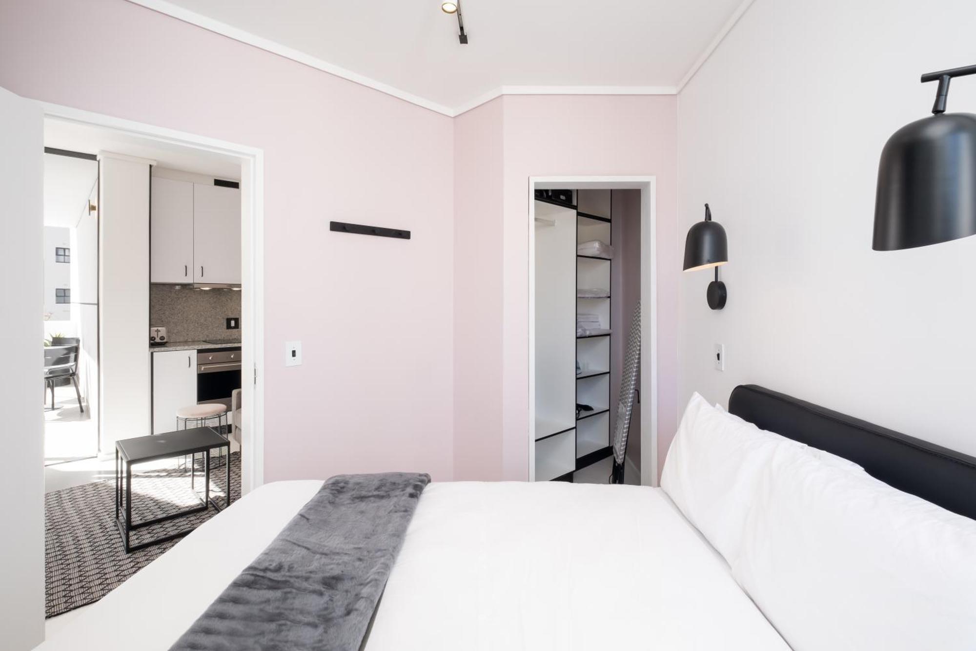 Flamingo 209: Sea Point Aprt With Mountain Views Apartment *