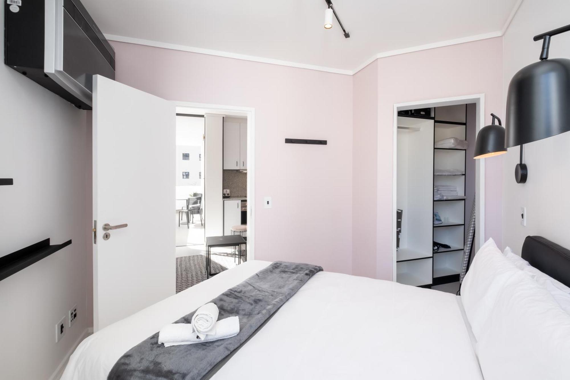 Flamingo 209: Sea Point Aprt With Mountain Views Apartment Cape Town