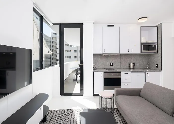 Flamingo 209: Sea Point Aprt With Mountain Views